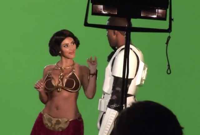  on aper oit la belle Kim Kardashian en costume de princesse Leia 