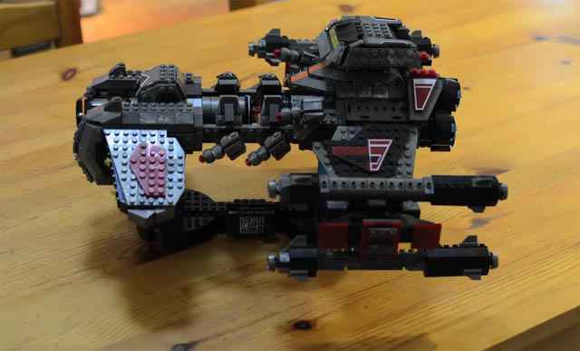 Un BattleCruiser de Starcraft 2 intégralement réalisé en Lego