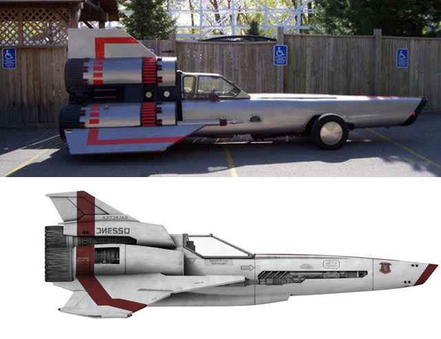 Un voiture modifiée en chasseur Viper (Battlestar Galactica)