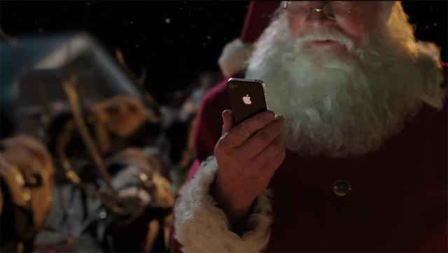 Pub Apple avec le père noël et l'iPhone (Siri)