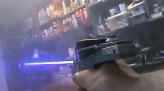 Un véritable phaser (pistolet laser) de Star Trek