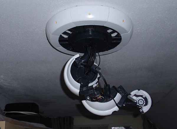 portal-glados-arm-lamp-4