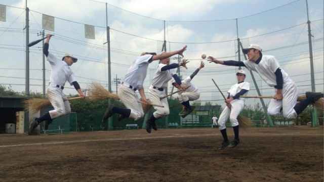 Les adolescents japonais Jouent au Quidditch