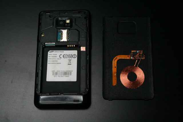 Rajouter un kit de rechargement par induction magnétique (sans fil) sur un téléphone portable