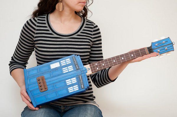 tardis-ukulele-2