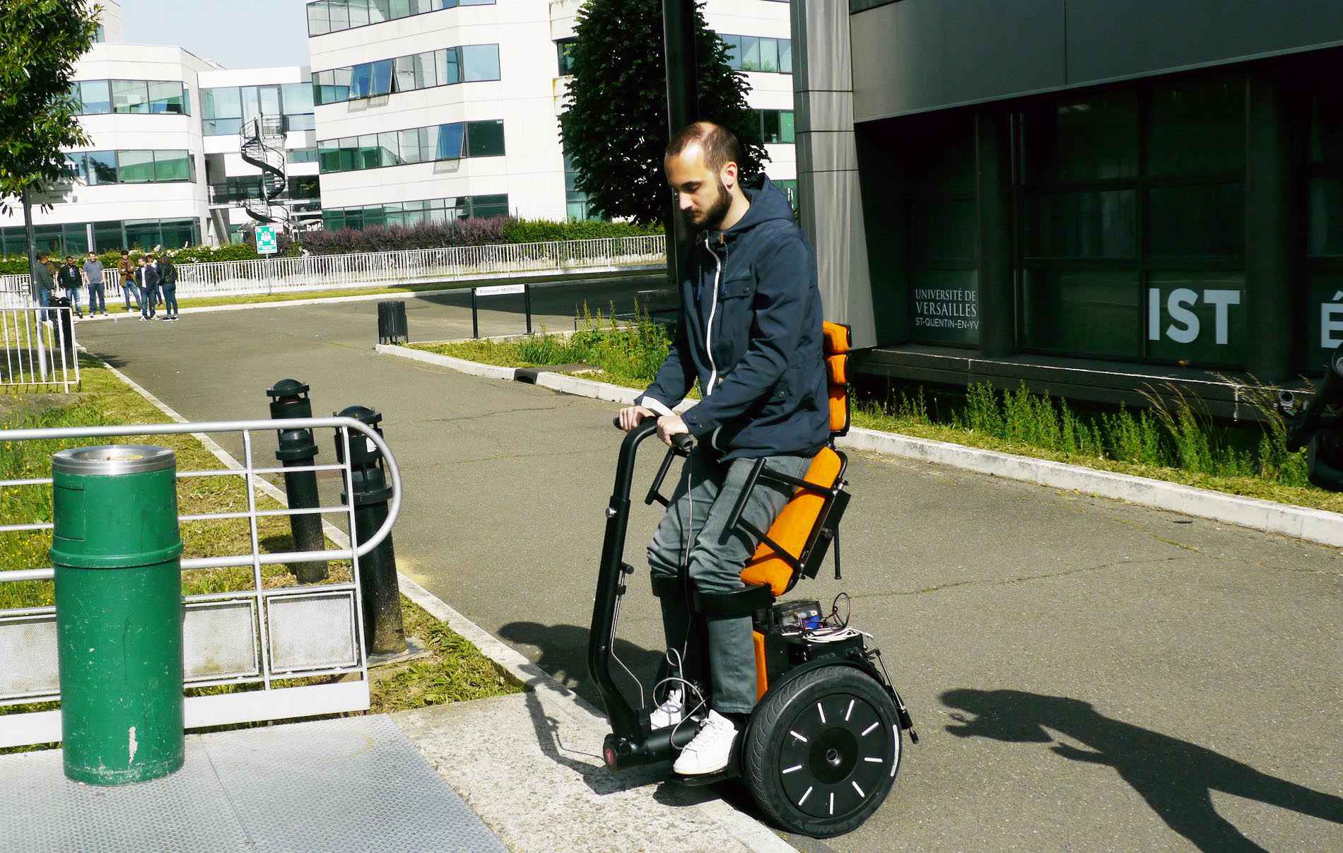 Verticalisation, gyropode, voici Gyrolift, le fauteuil roulant du ...