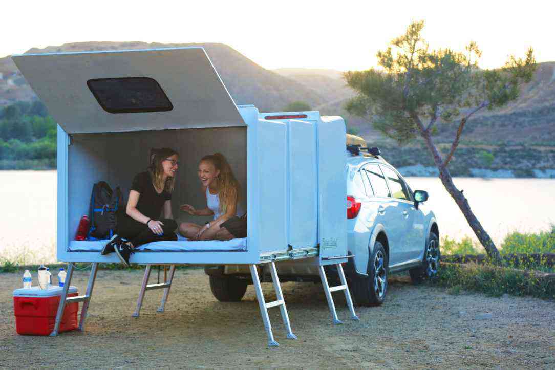 Hitch Hotel, la caravane télescopique sans roue qui se fixe directement à l’arrière des véhicules