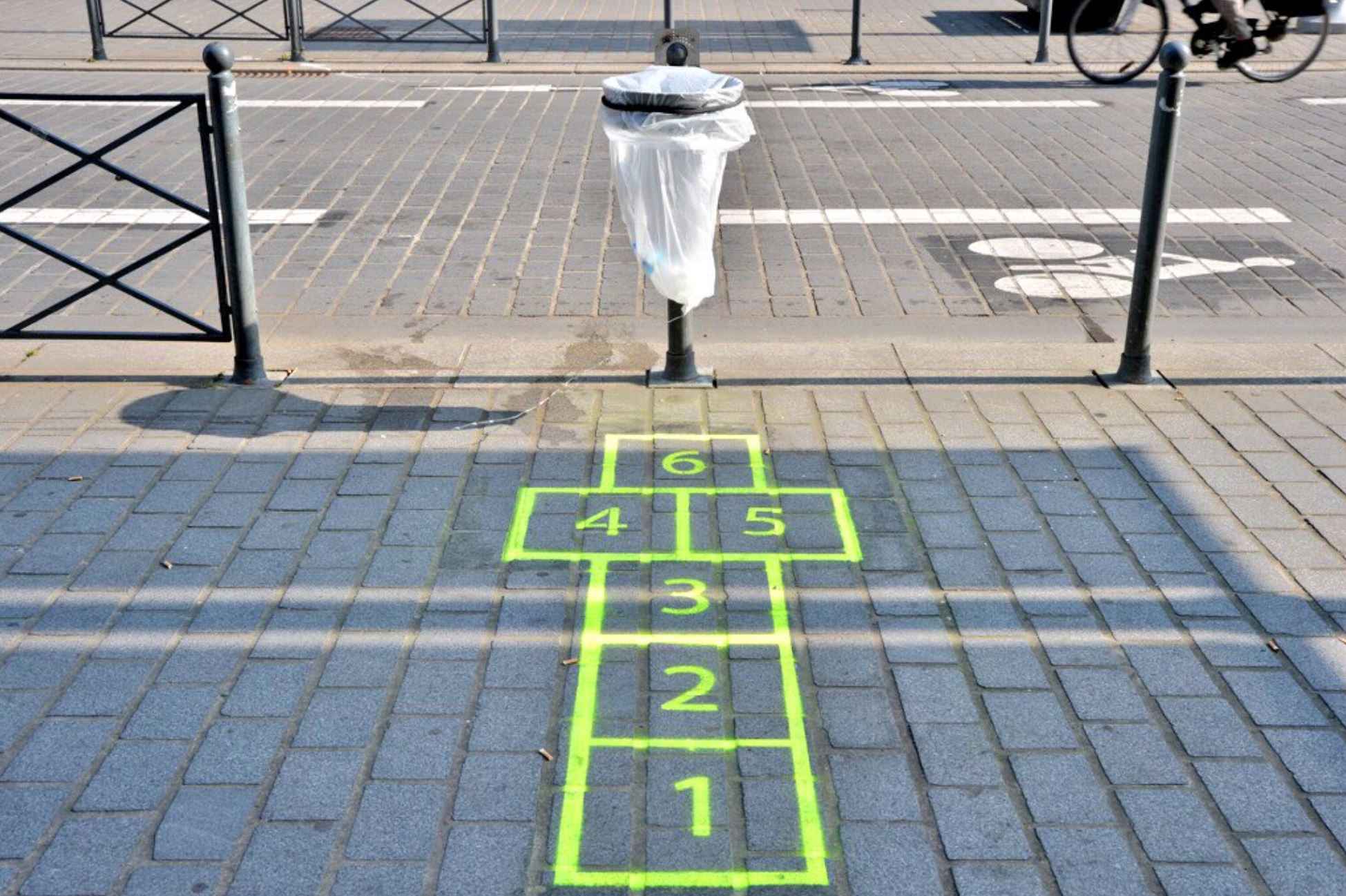 Lille : Des marelles pour guider les piétons jusqu’aux poubelles