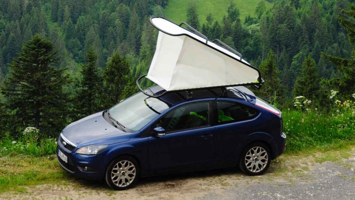 Nest, la tente de toit minimaliste compatible avec toutes les véhicules