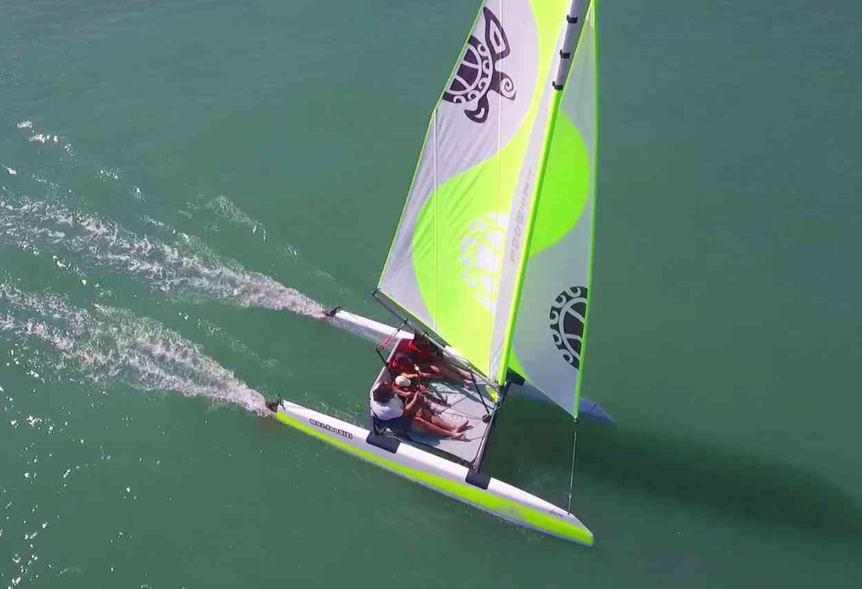 catamaran joystick iziboat ce catamaran pliable se monte en 10 minutes et catamaran joystick iziboat ce catamaran pliable se monte en 10 minutes et