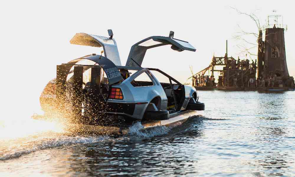 Cette DeLorean aéroglisseur n'a pas besoin de route