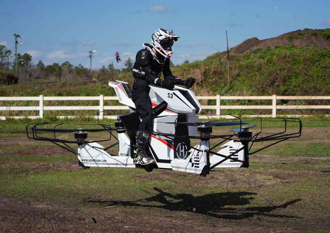Le premier hoverbike volant sera commercialisé 130.000€ dans 6 mois