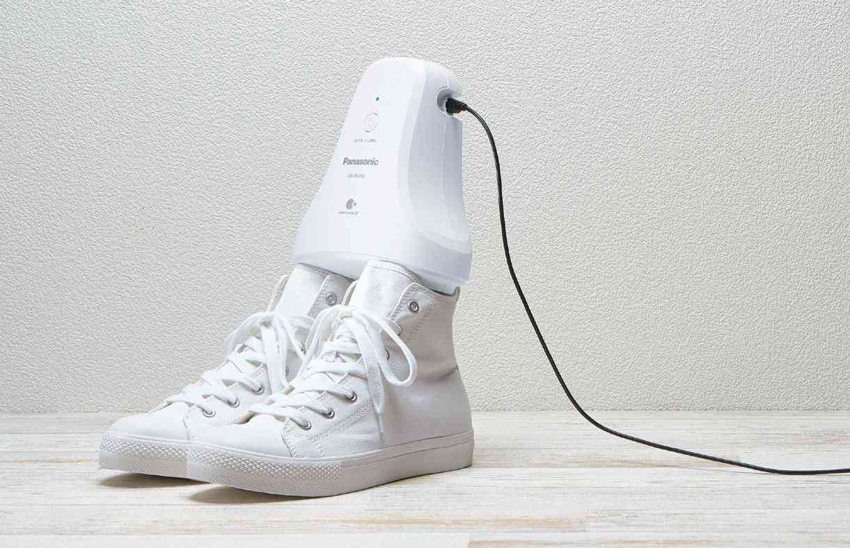Panasonic dévoile un désodorisant électrique.... pour chaussures !