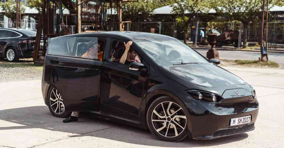 Sion, la voiture électrique avec panneaux solaires intégrés