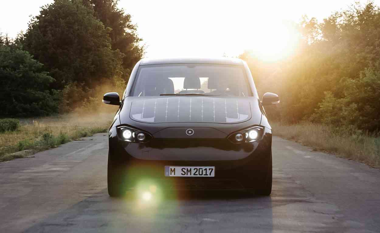 Sion, la voiture électrique avec panneaux solaires intégrés