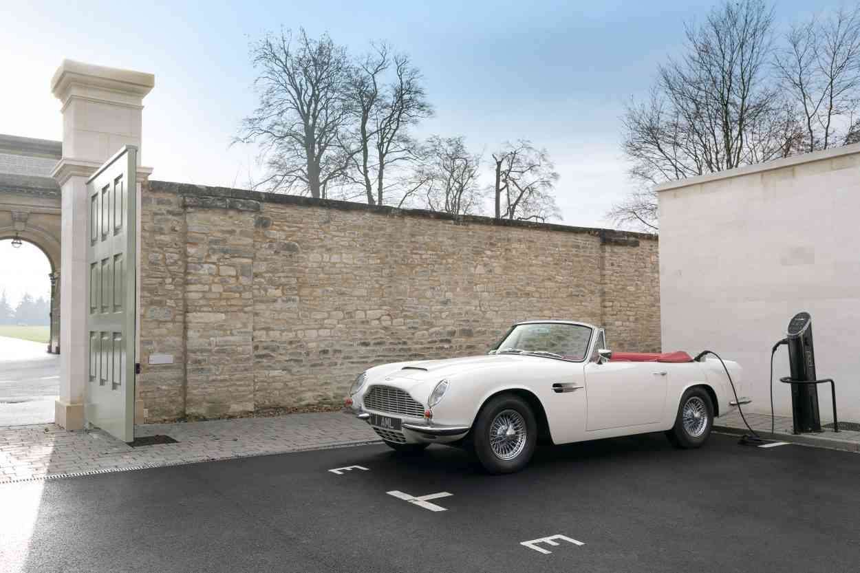Aston Martin dévoile un kit de conversion (réversible) pour transformer les modèles de collection en voitures 100 % électriques