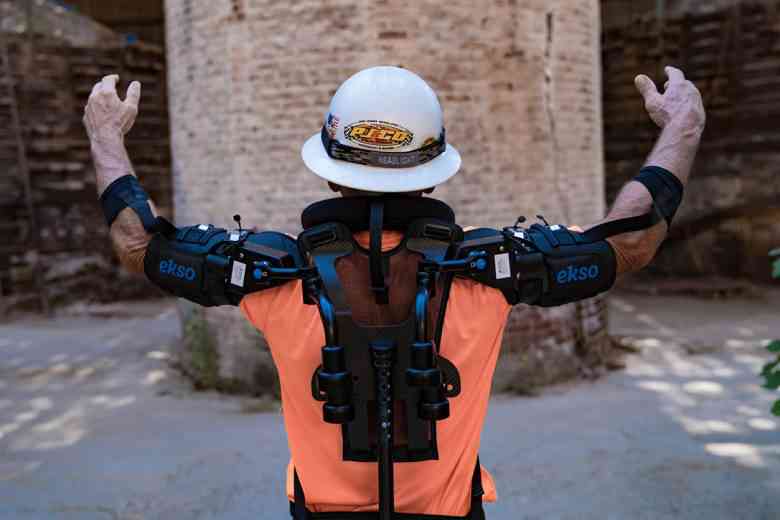 Eksovest, l'exosquelette qui réduit la pénibilité des salariés sur les chaînes de production