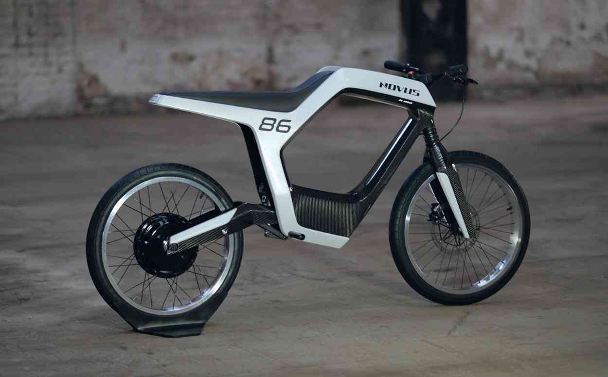 Novus dévoile une moto électrique qui utilise votre smartphone comme tableau de bord
