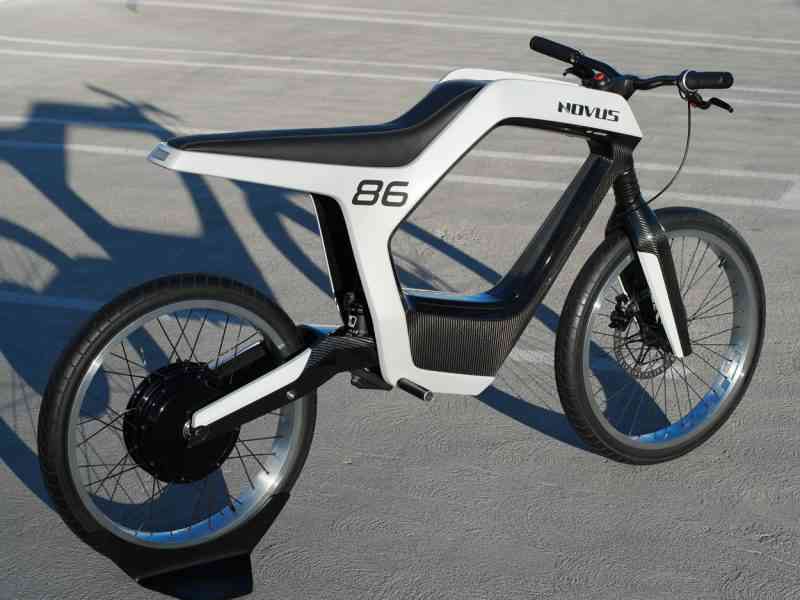 Novus dévoile une moto électrique qui utilise votre smartphone comme tableau de bord