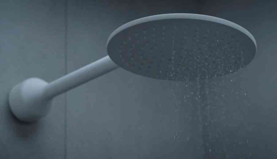Cet ingénieur de la NASA a inventé une douche autosuffisante qui recycle l’eau (90% d'économie)