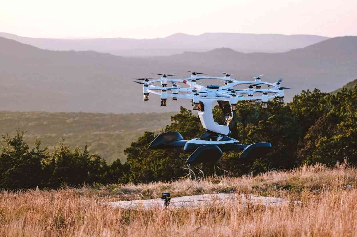 Vous rêviez de piloter un drone seul, sans accompagnant ? Ce sera bientôt possible dans 25 villes des Etats-Unis. Découvre le Lift Aircraft.