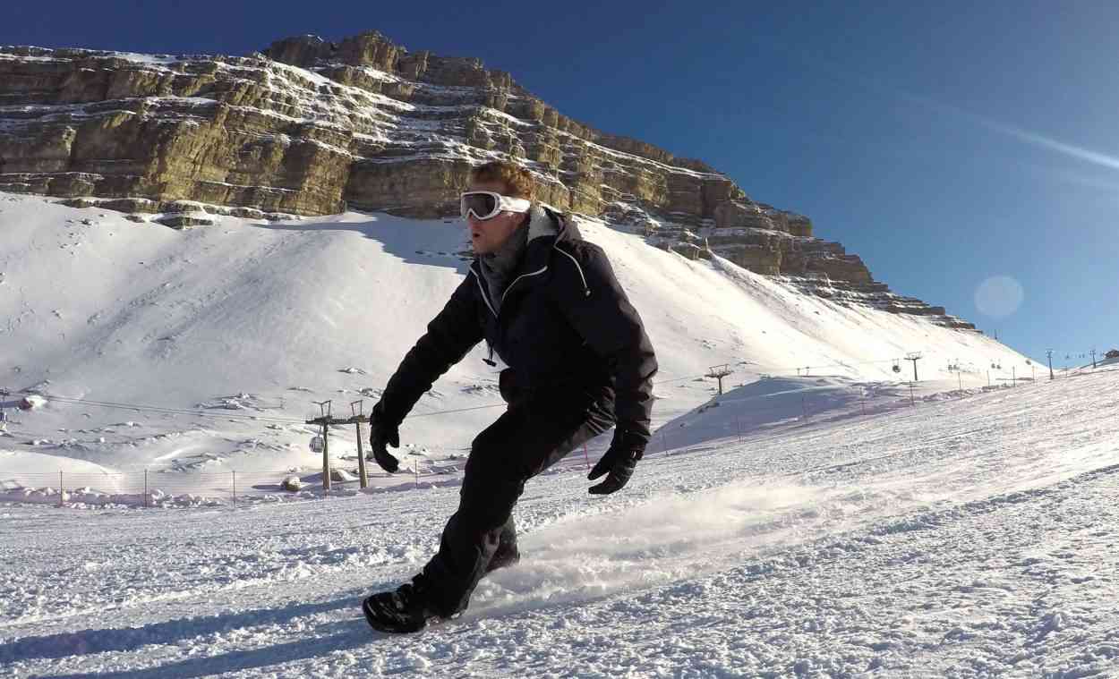Snowfeet, un nouveau sport de glisse à mi-chemin entre le roller et le ski