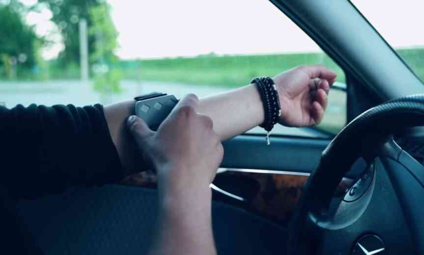 Steer, le bracelet anti endormissement au volant