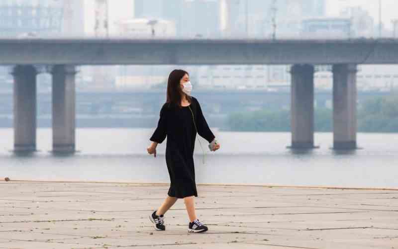 Inventée par des ingénieurs Coréens, cette batterie transforme la pollution en électricité