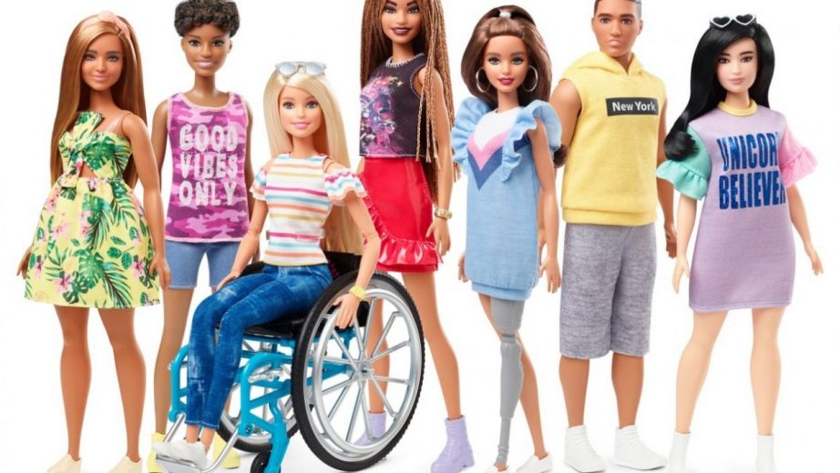 Mattel dévoile une Barbie plus inclusive, avec un fauteuil roulant et une prothèse de jambe