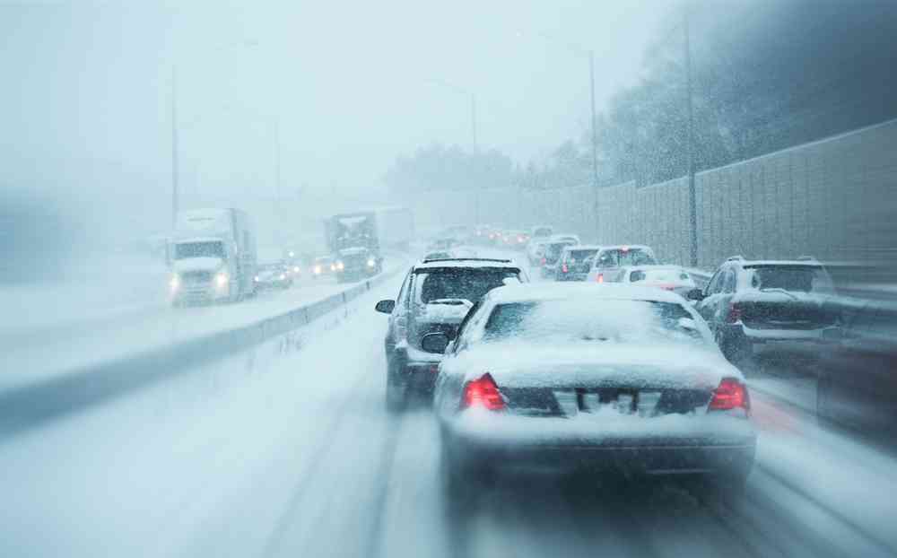 Auto-alimenté par des panneaux solaires, ces routes chauffantes peuvent fondre la neige en seulement 15 minutes