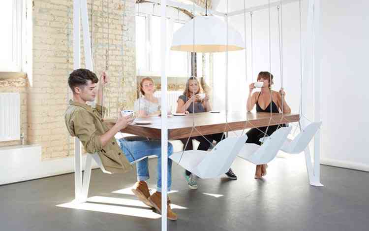 Swing Table, une table de réunion qui fait également office de... balançoire !