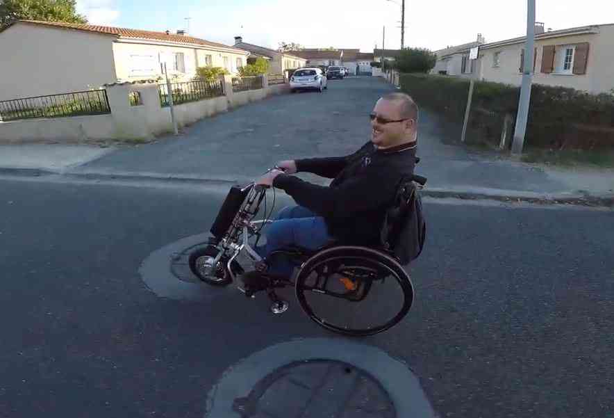 Autonomia, le dispositif qui rajoute une assistance électrique aux fauteuils roulants