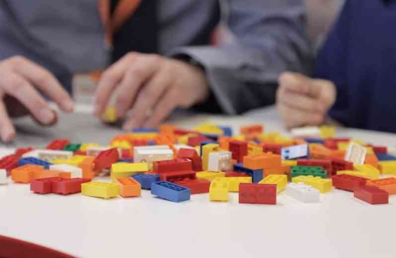 LEGO dévoile une boite de briques en braille pour faciliter son apprentissage 