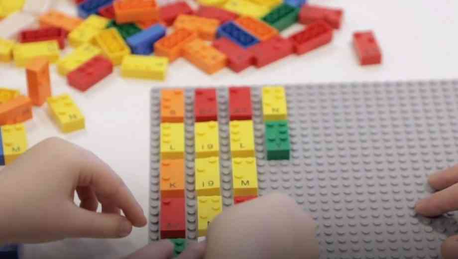 LEGO dévoile une boite de briques en braille pour faciliter son apprentissage 