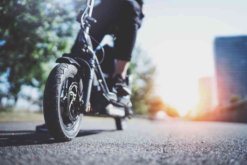 Comportement, âge, vitesse, tenue, tout ce qui va changer pour les trottinettes électriques