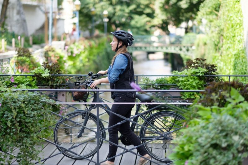 Helite dévoile le B'SAFE, le premier gilet airbag pour les cyclistes