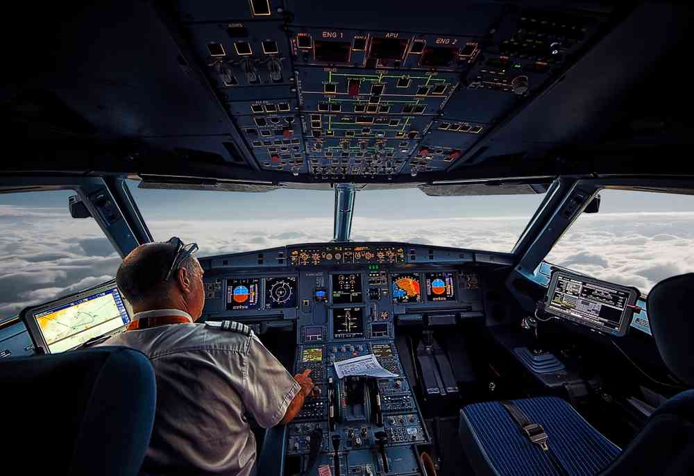 Il construit un cockpit d'Airbus A320 et un simulateur de vol avec des briques LEGO