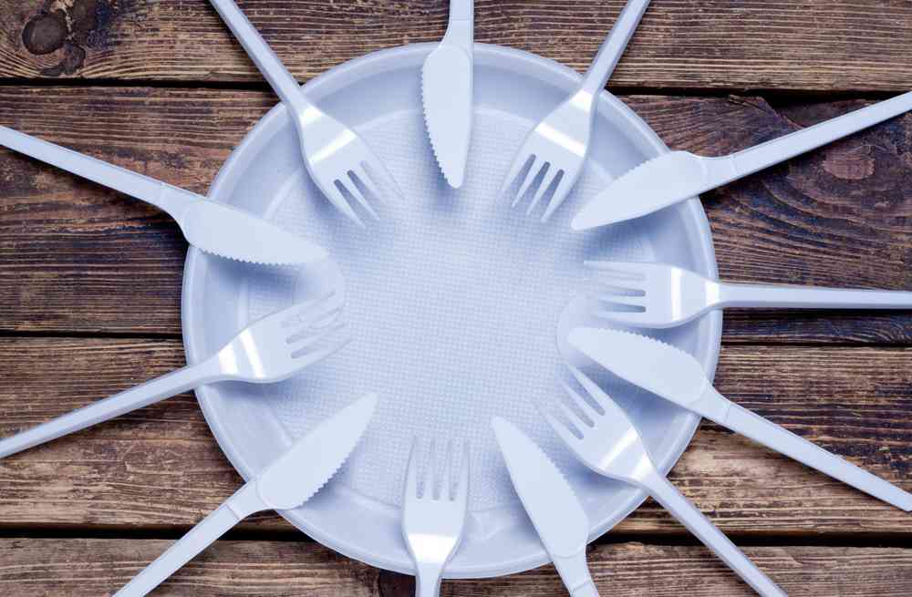 Bonne nouvelle ! Le Conseil européen a adopté une directive sur les produits en plastique à usage unique