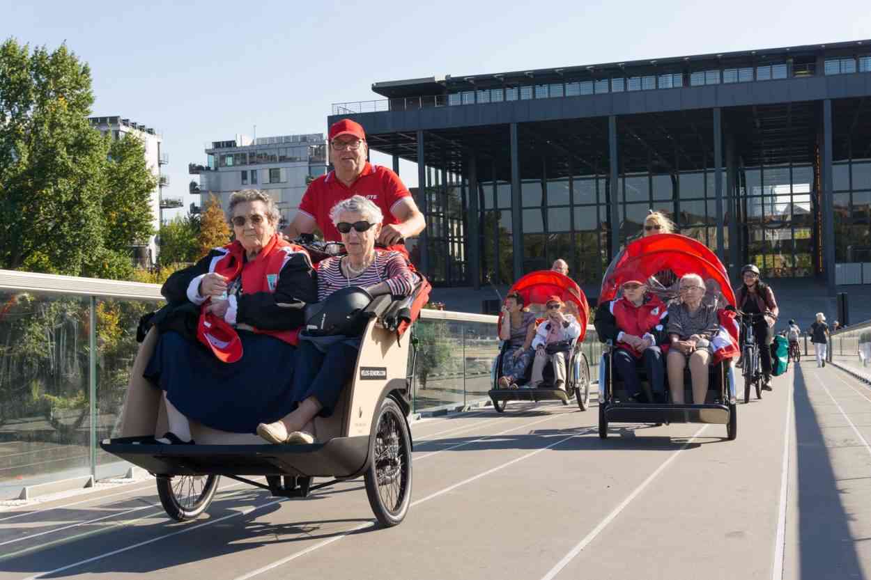 Cette association propose de balader bénévolement des personnes âgées à vélo triporteur