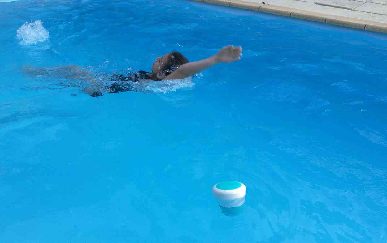 Platypool, l'invention d'une épuisette extra large pour nettoyer facilement  et sans effort les piscines - NeozOne