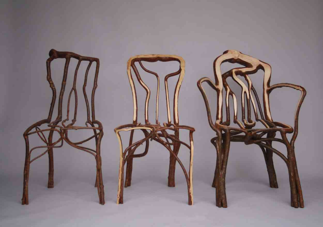 Ce designer fait "littéralement" pousser ses chaises en guidant les plantes avec des tuteurs