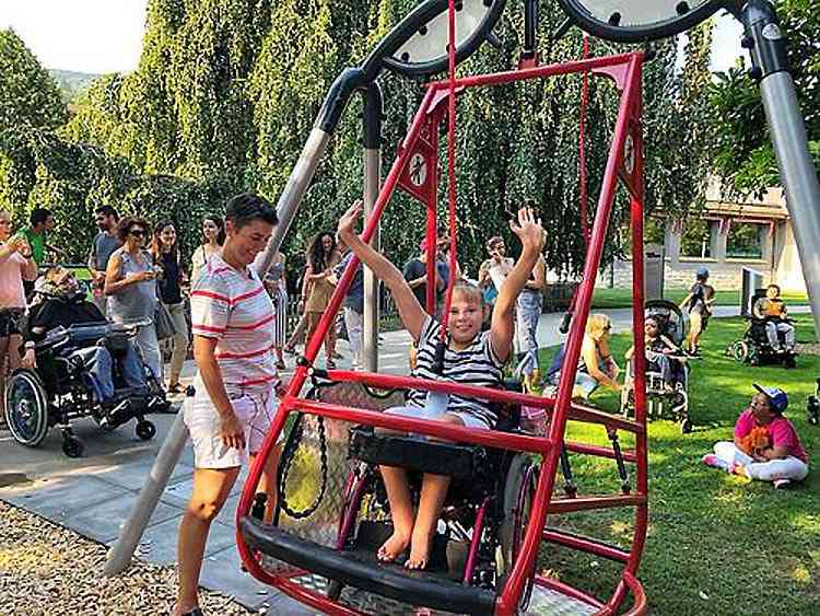 Suisse : des aires de jeux pour enfants adapté aux fauteuils roulants
