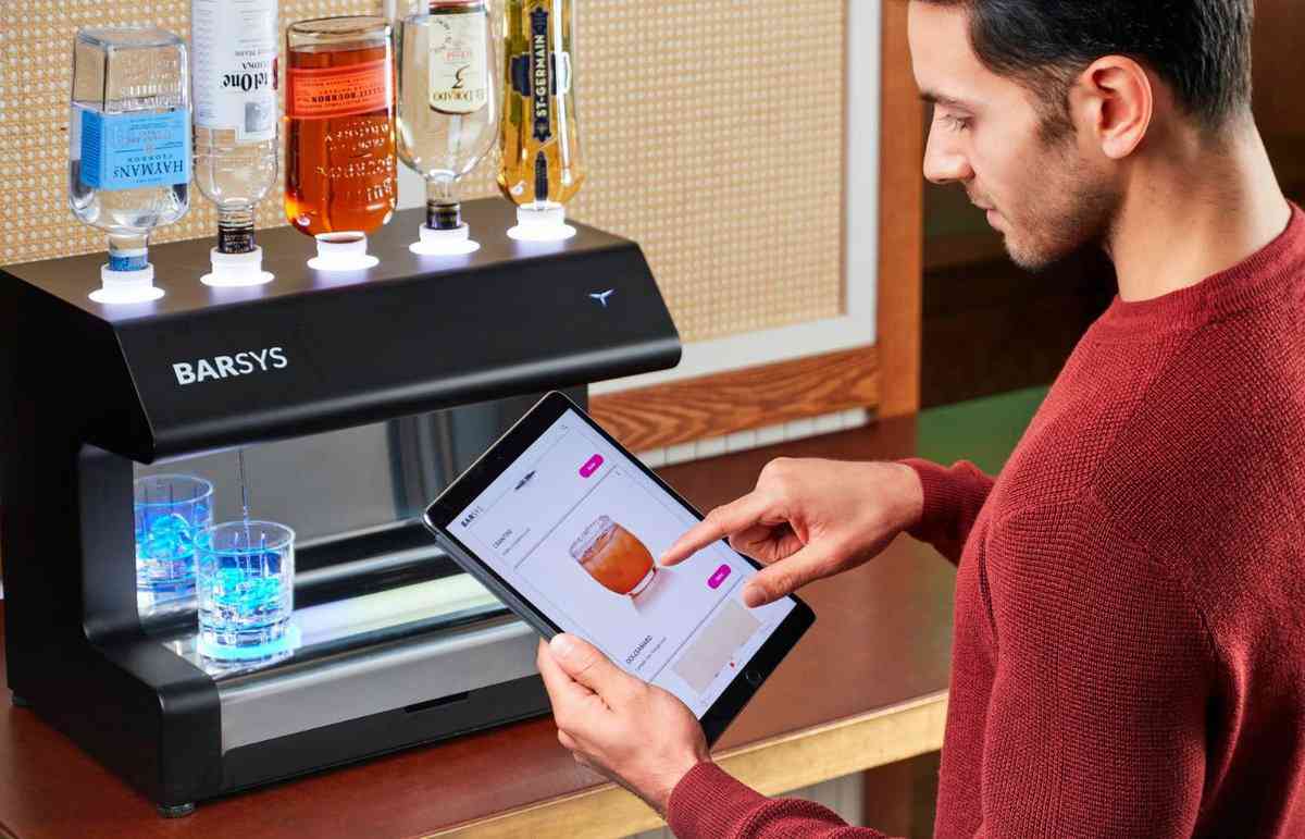 Barsys 2.0, la machine automatisée qui prépare des cocktails