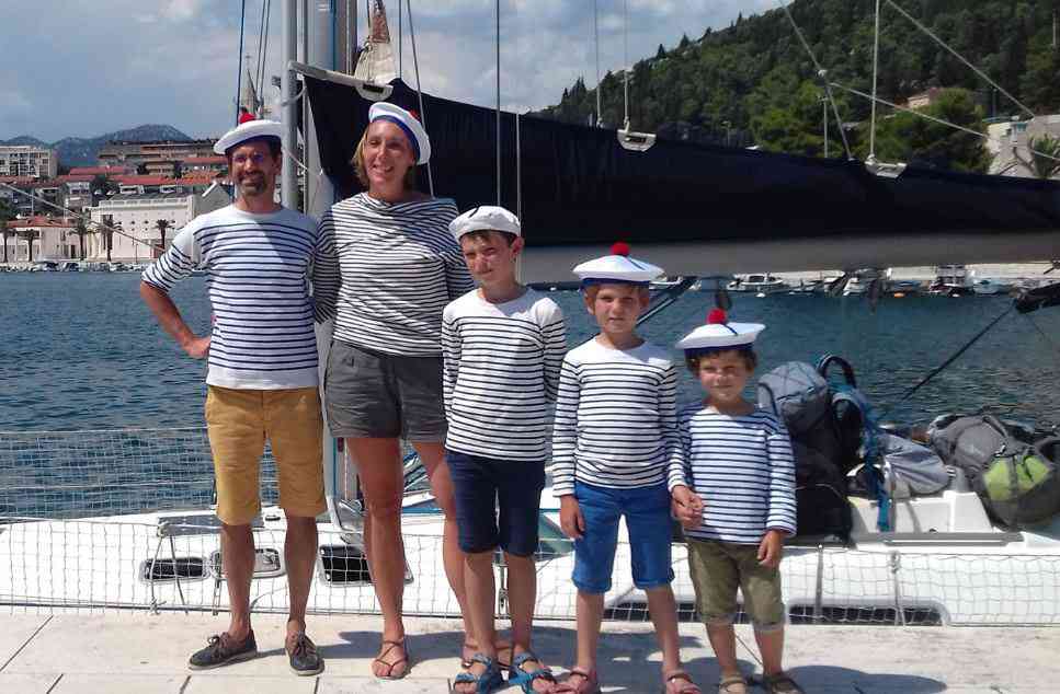 Cette famille a nettoyé les plages jonchées de détritus pendant son périple de 6 mois à travers la Méditerranée
