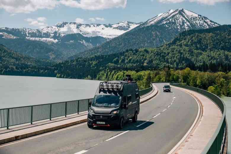 Sunlight : Cliff 4×4 Adventure, le van aménagé taillé pour les baroudeurs et sportifs de l’extrême