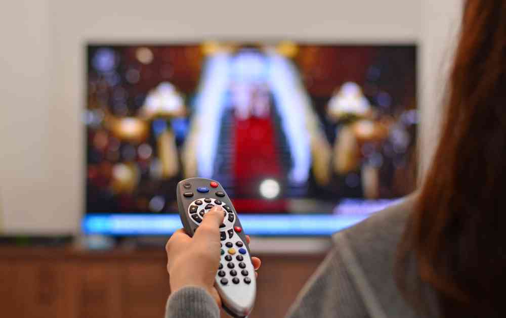 Le gouvernement autorise les chaînes TV à diffuser trois coupures publicitaires pendant un film ou téléfilm de plus d’1h30
