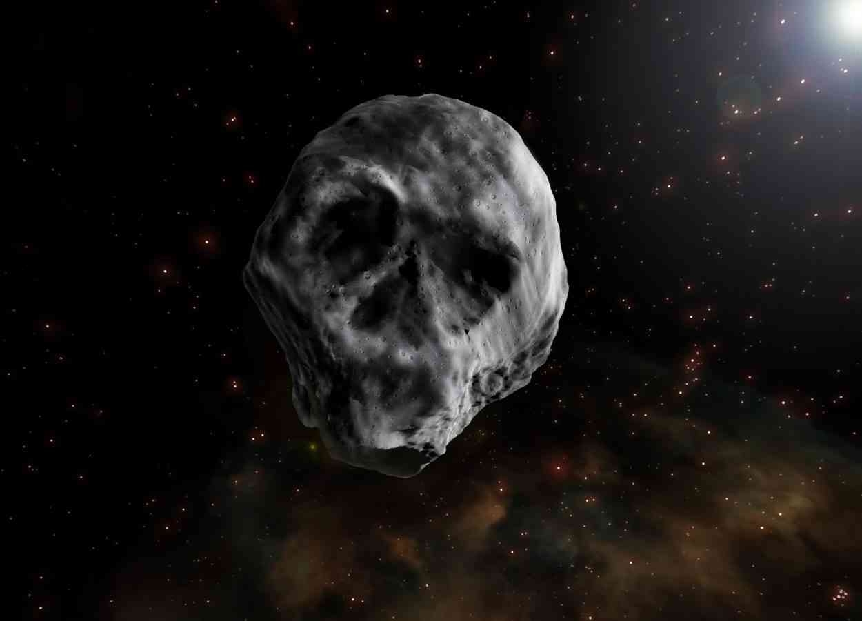 Un astéroïde en forme de tête de mort tourne autour du Soleil