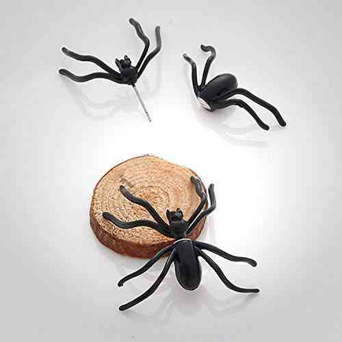 Les boucles d'oreilles araignées, l'accessoire idéal pour Halloween 