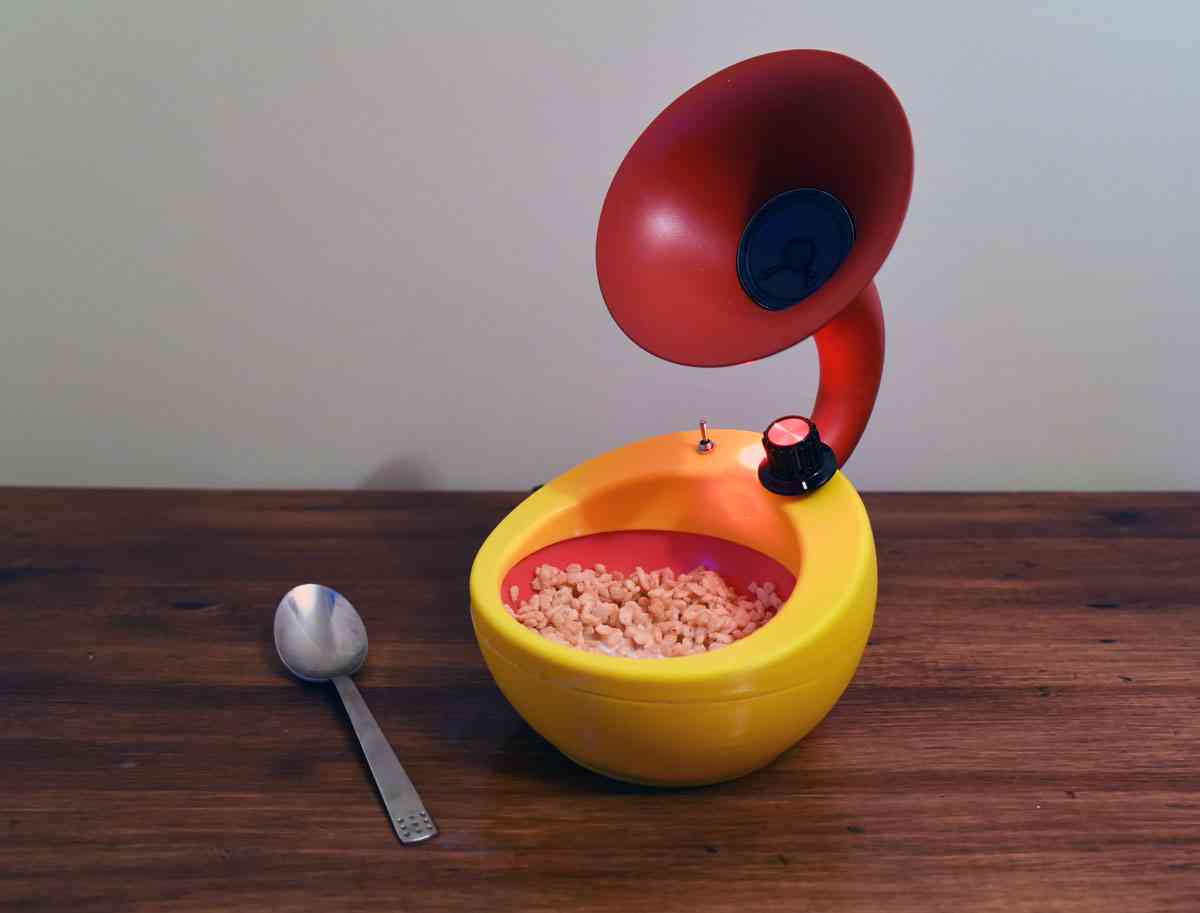 Il invente un bol avec un haut-parleur qui amplifie le crépitement des céréales