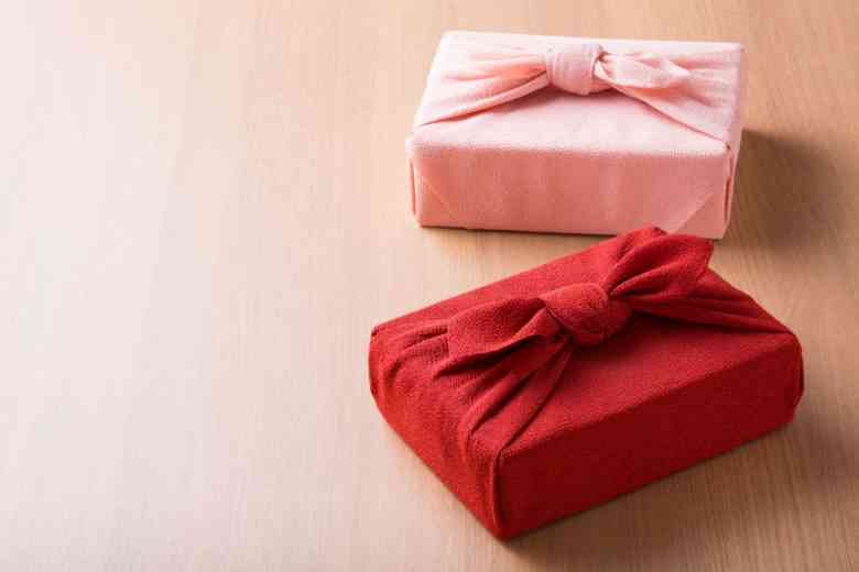 Connaissez-vous le Furoshiki ? Un art japonais qui permet de créer des emballages cadeaux zéro déchet